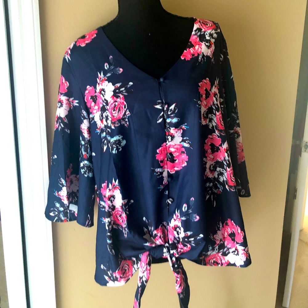 Large blouse never been worn, ties at waist